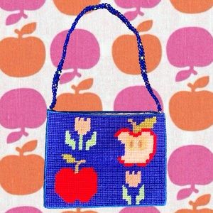 SOLD 🍎🍏🧃Mansanitas Needlepoint bag 🍎🌷🩵